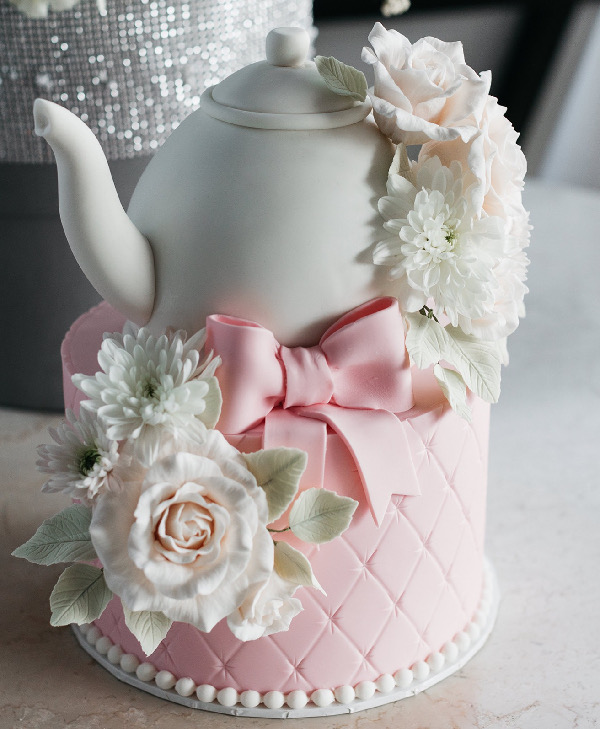 sculpted teapot and flower cake